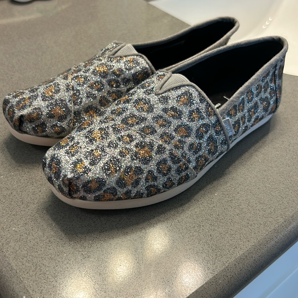 Toms leopard sequin slip on